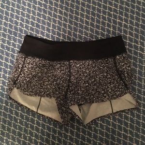 Lululemon speed up short 2.5 with liner.